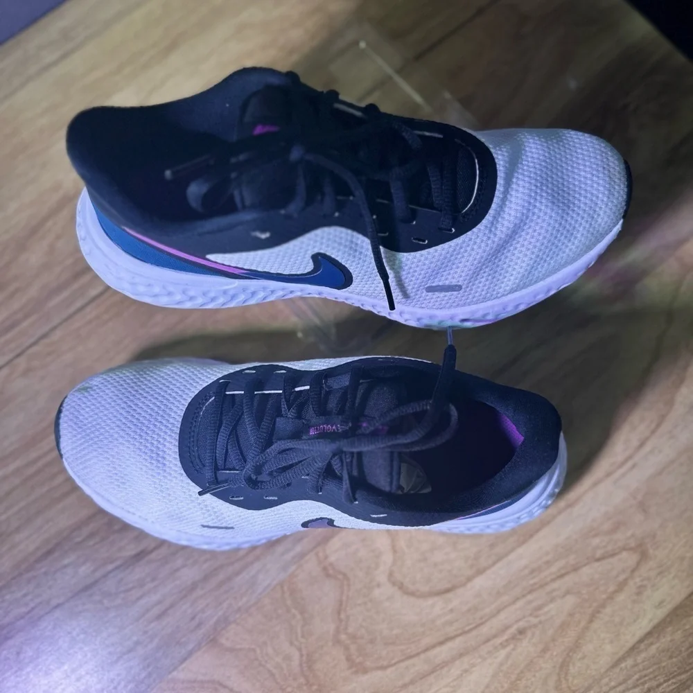 Nike sleek athletic